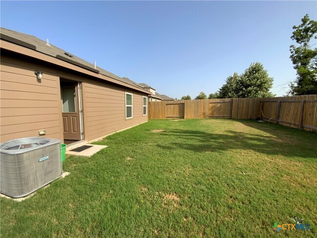 Building Photo - 208 Allington Cir