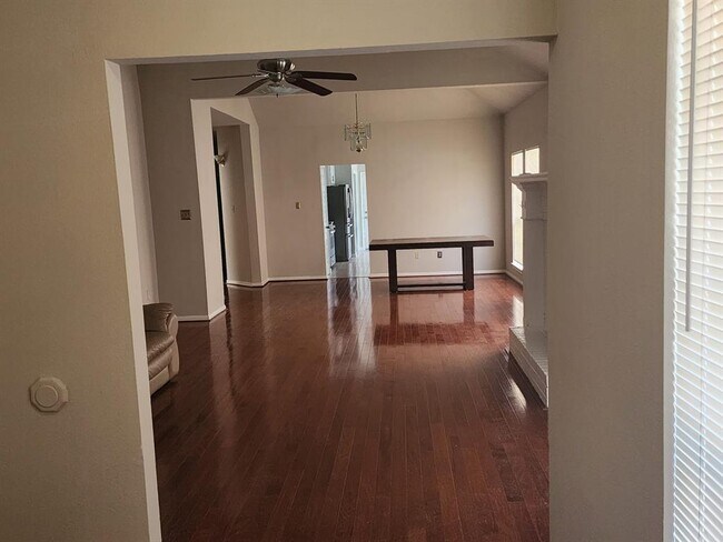 Building Photo - 15107 Beechnut St