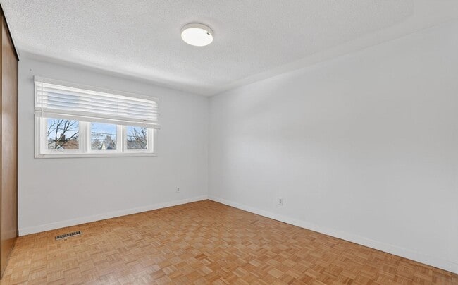 Photo du bâtiment - 704 Brock St S