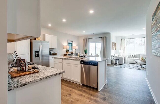 Foto del edificio - Brand New Construction - 4 bedroom 2 full ...