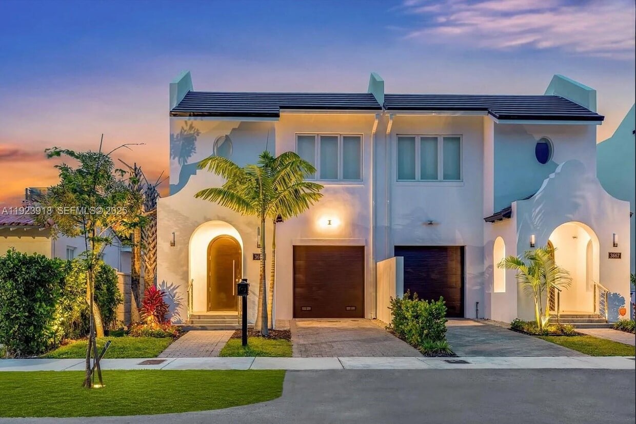 Foto principal - 3657 SW 26th St