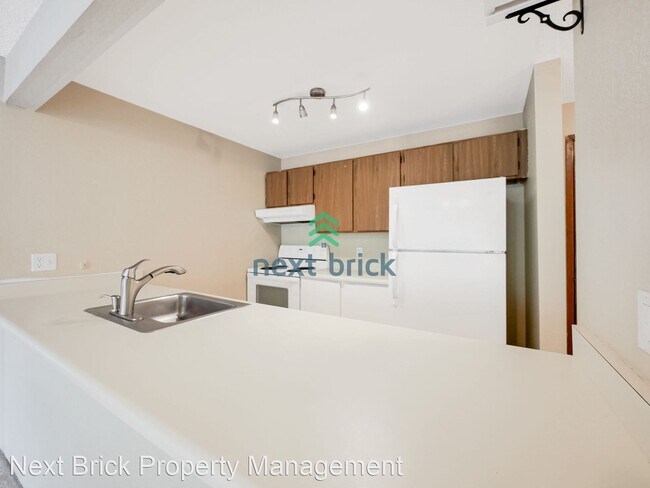 Building Photo - 2 br, 2 bath House - 1740 NE 86th St #216