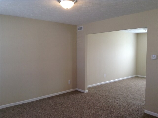 Foto del edificio - 3151 Crestwell Dr