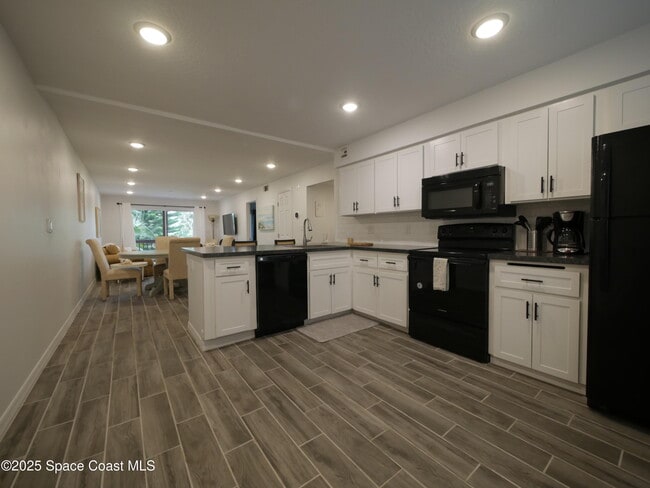 Building Photo - 1318 S Miramar Ave