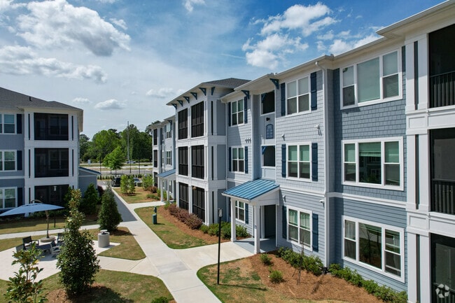 Building Photo - Encore On The Green