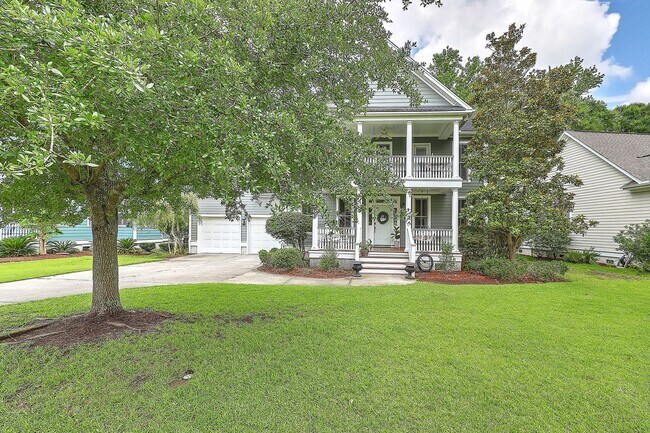 Building Photo - Beautiful Home in Hunt Club!