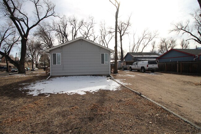 Building Photo - Remodeled 1bdrm 1 bath close to Legacy Loo...