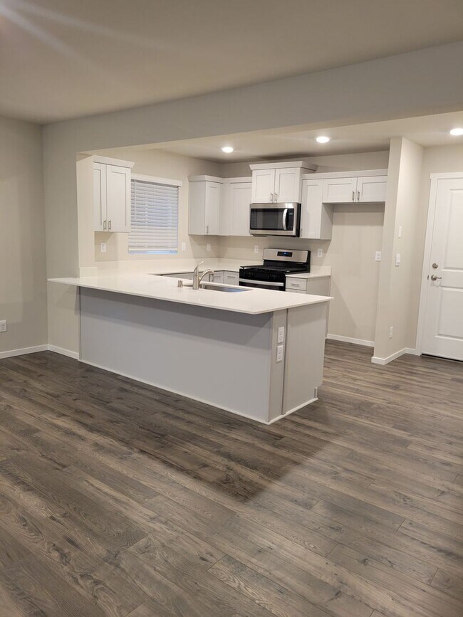 Foto del edificio - Beautiful, brand new 4 bedroom for Rent Now!