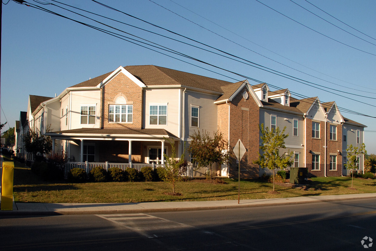 Foto principal - Washington Square Townhomes