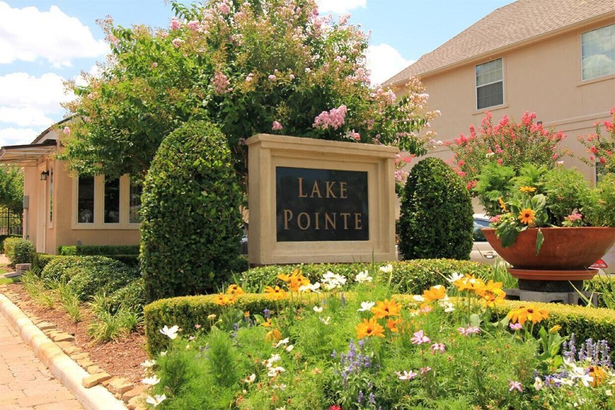 Foto principal - 9033 Creekstone Lake Dr