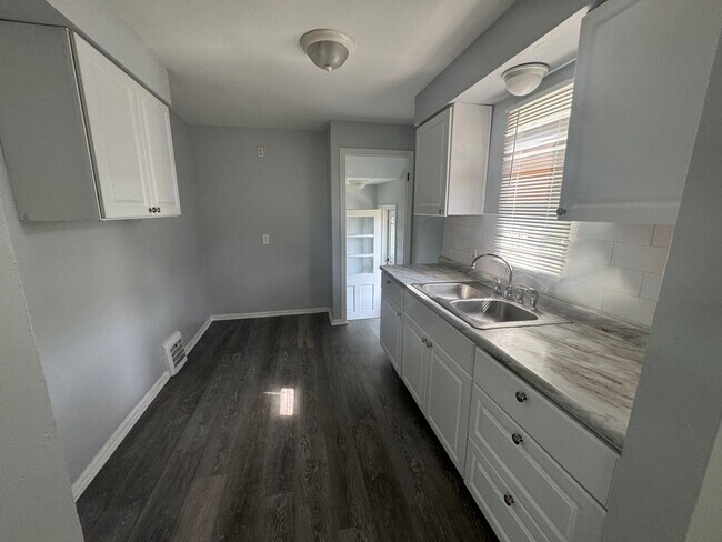 Foto del edificio - Single Family Home 3 beds 1 bath Available...