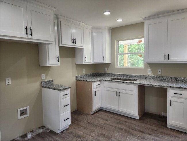 Building Photo - 500 Brookstone Dr