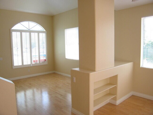 Building Photo - Three Bedrooms and Den in Northpark