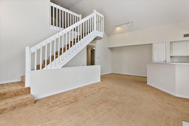 Foto del edificio - Terrific Bishops Court Townhouse!