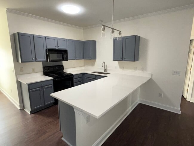 Building Photo - Renovated Cornelius Condo | Two Covered Balconies | Walk to Downtown & Antiquity | Lake Norman Area