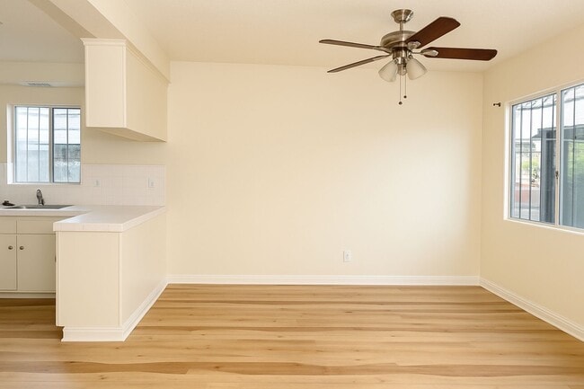 Building Photo - 548 Hyde Park Pl