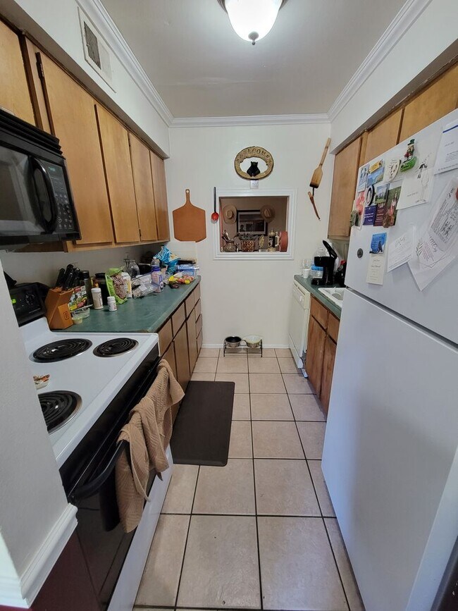 Building Photo - College Station - 2 bedroom /1.5 bath Cond...