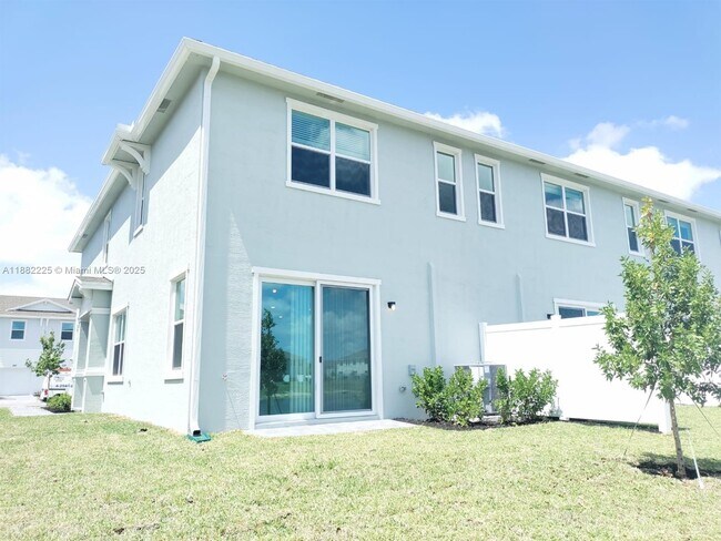 Building Photo - 519 Rivergrass St