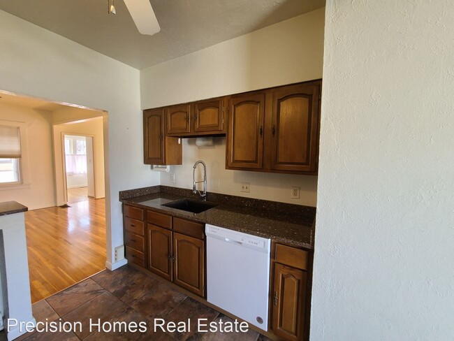 Building Photo - 2 br, 1 bath House - 230 Taylor St