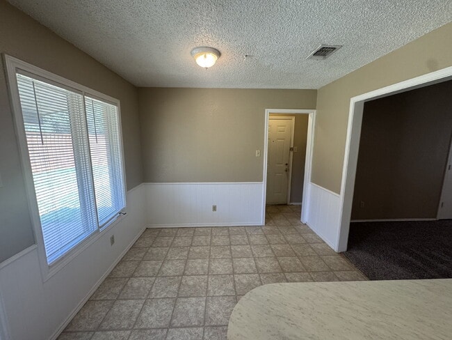 Building Photo - Duplex West Of Milwaukee & Minutes From Shadow Hills Golf Course!