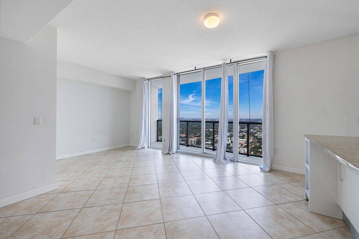 Foto principal - 185 SW 7th St