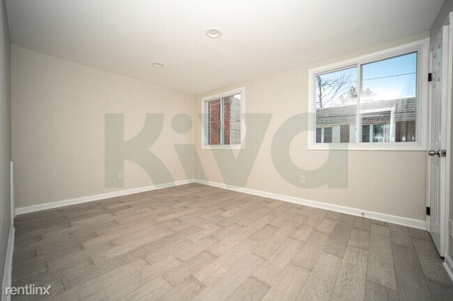 Building Photo - 1 br, 1 bath Townhome - 2208 N 29th St