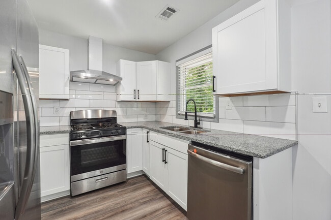 Building Photo - 2899 Gresham Rd SE