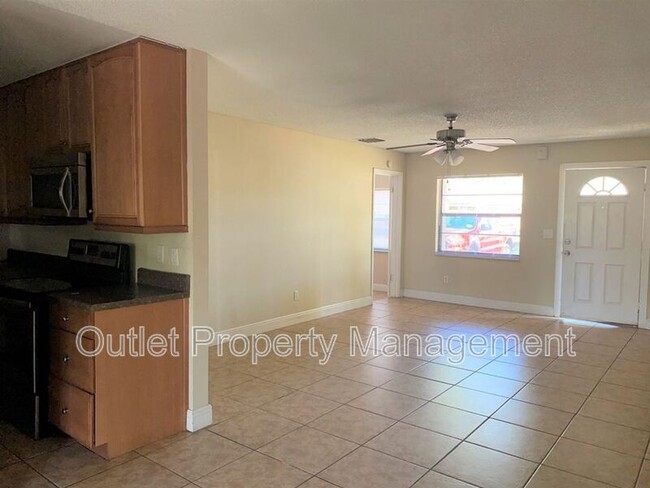 Foto del edificio - 14122 Newcomb Ave