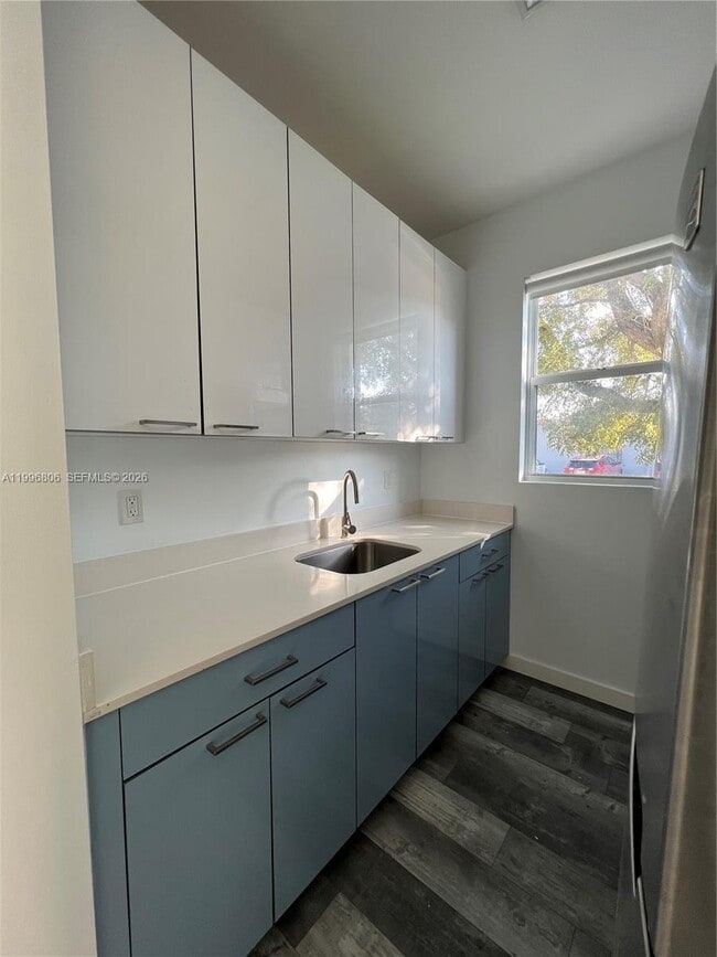 Building Photo - 1818 SW 22nd Ave