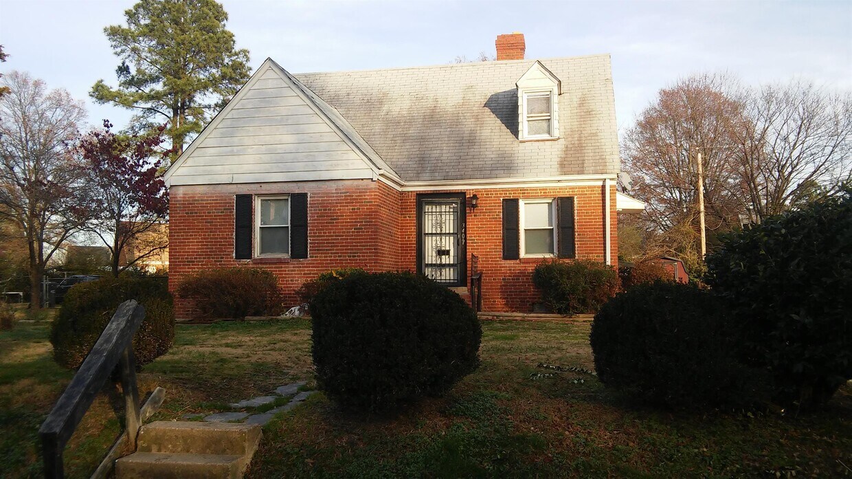 Primary Photo - 3402 Deerwood Rd