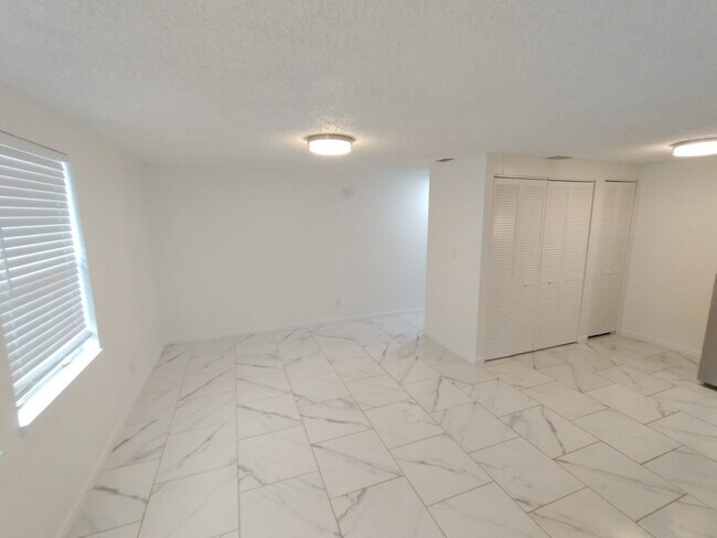 Building Photo - 1530 Ryar Rd
