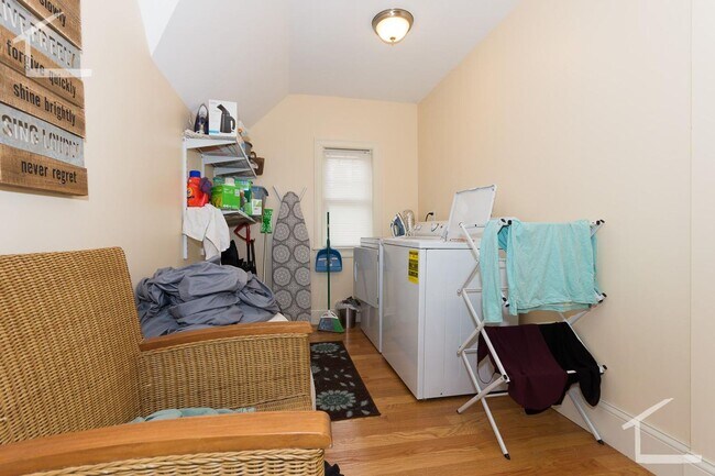 Foto del edificio - Big Brighton 5 Bed 2 Bath available 9/1