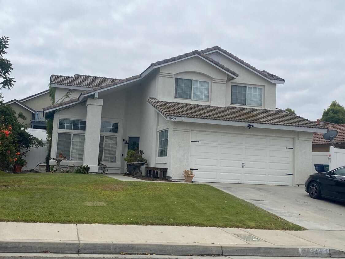 Primary Photo - 4 bedroom 2.5 bath + Office Home in beauti...