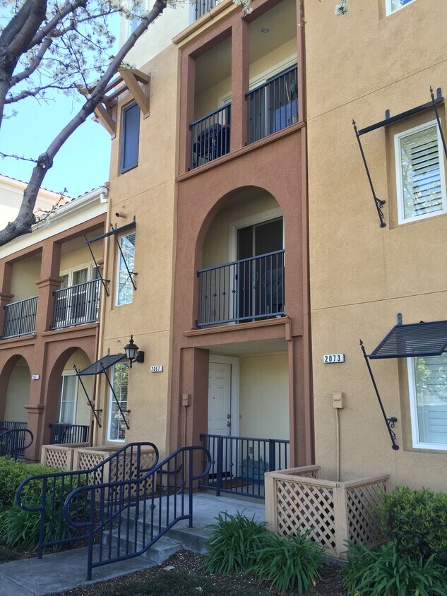 Foto principal - Clean, Classic Contemporary 3 Bedroom + 2 ...