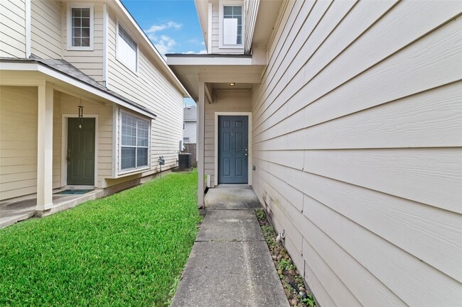 Building Photo - 8734 Rainglen Ln