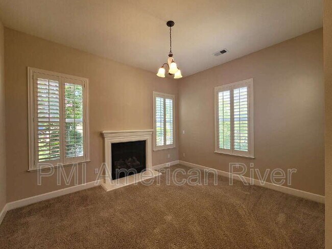 Building Photo - 5900 Matina Dr