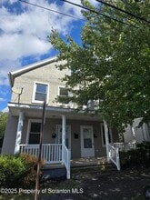 Building Photo - 323 Larch St