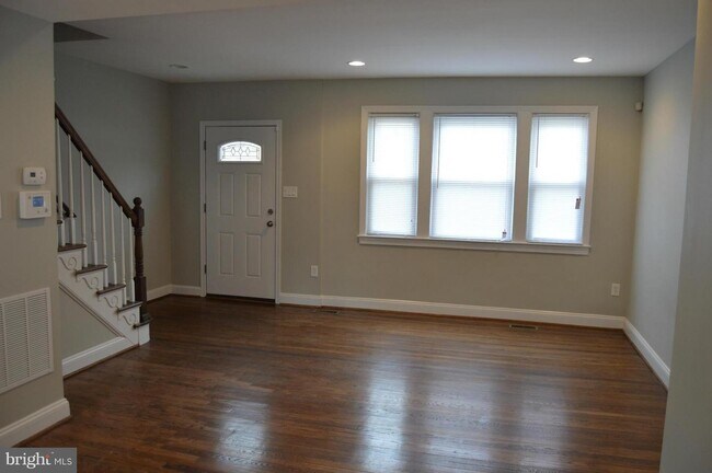 Front Door and Living ROom - 316 Division Ave NE