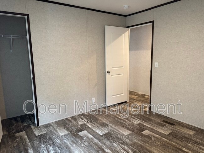 Building Photo - 2710 N Farm Rd 137