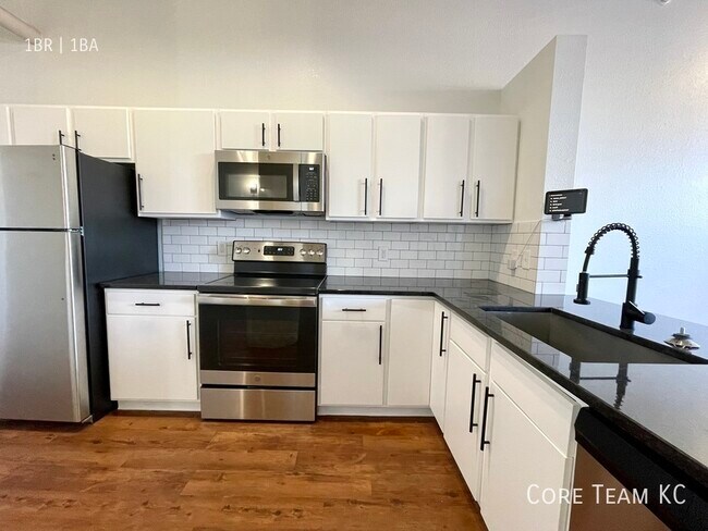 Building Photo - Renovated Loft For Rent