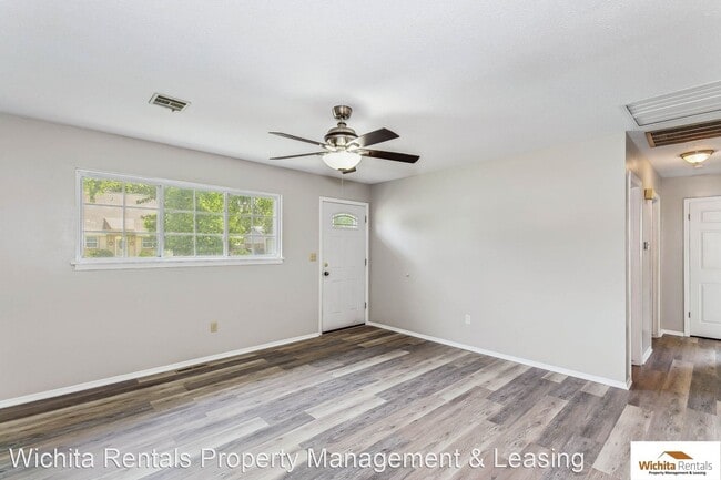 Foto del edificio - 3 br, 1 bath House - 1015 N. Elm