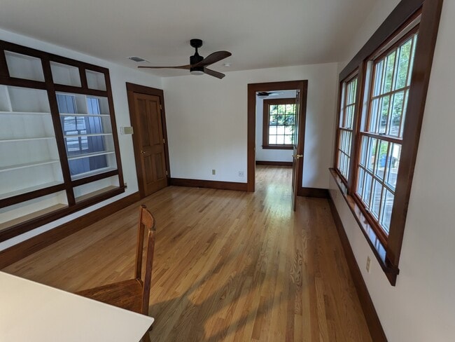 Building Photo - 302 E 41st St