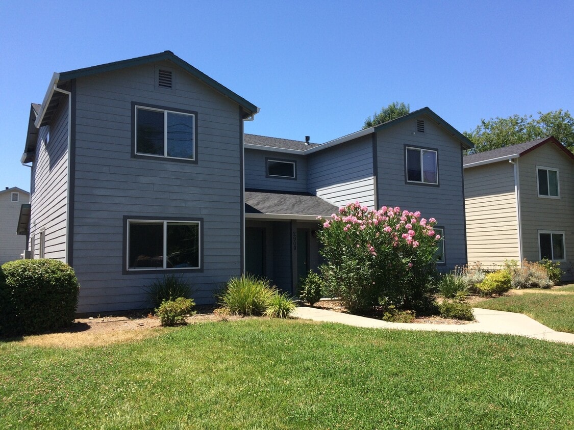 Foto principal - 2909 Godman Ave