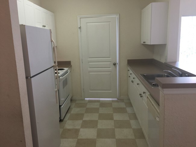 Building Photo - 9404 Crescent Loop Cir
