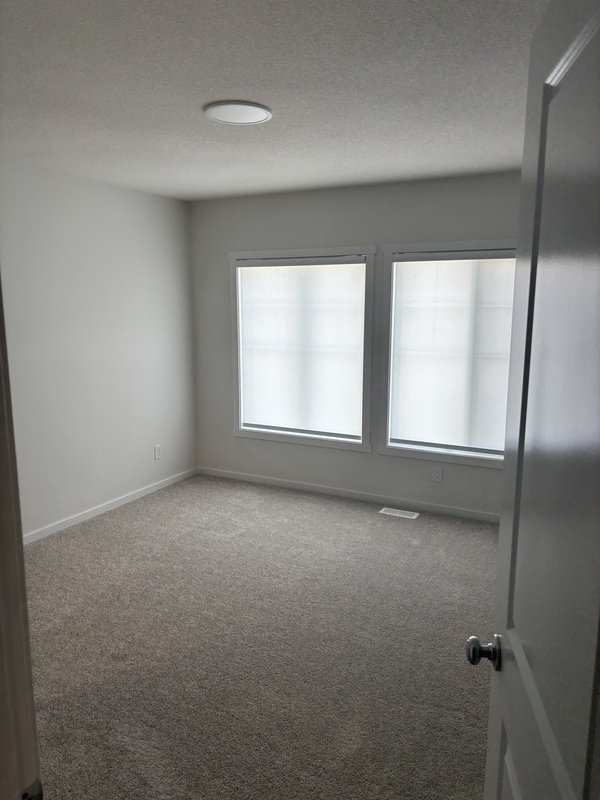 Building Photo - 4253 Kinglet Dr NW