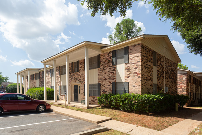 Building Photo - COLONIAL PLAZA APARTMENTS