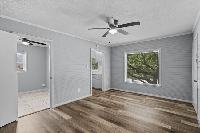 Foto del edificio - 2324 Cedar Dr