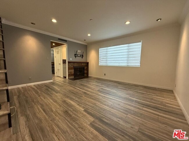 Building Photo - 1043 Thompson Ave