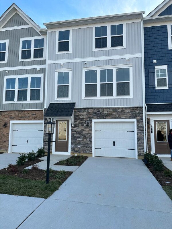 Building Photo - 619 Rivanna Hl Rd