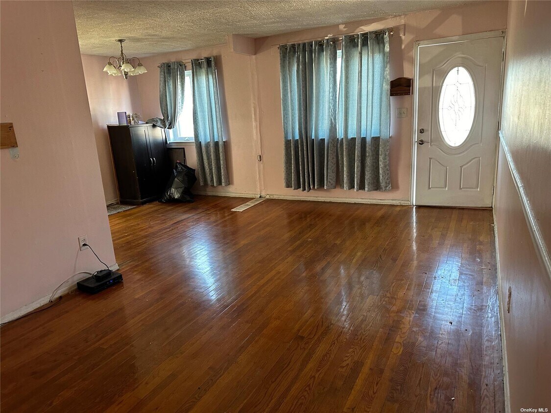 Foto principal - 160-27 Baisley Blvd